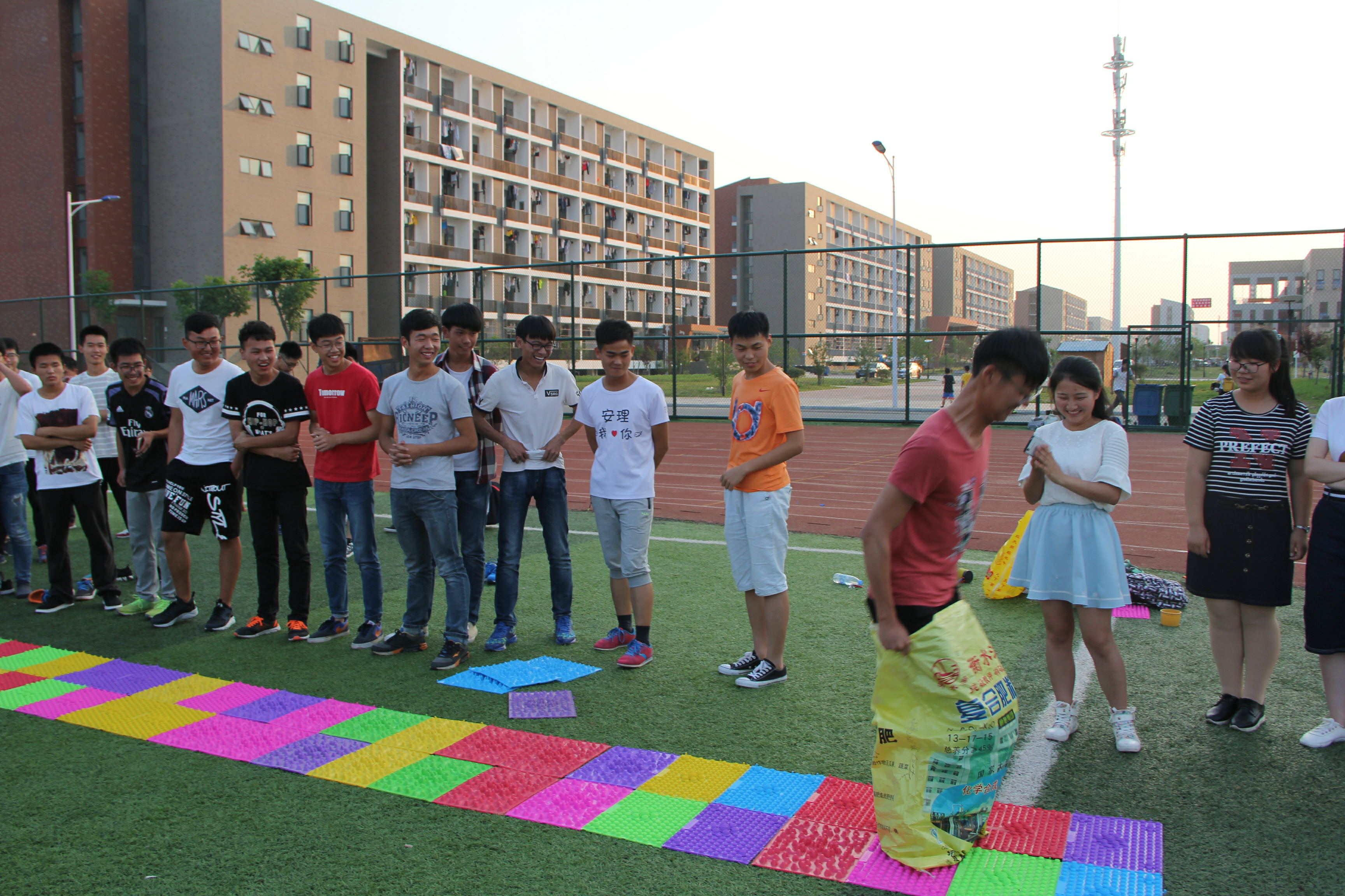 数大学院"三走"暨心理健康周户外活动顺利开展